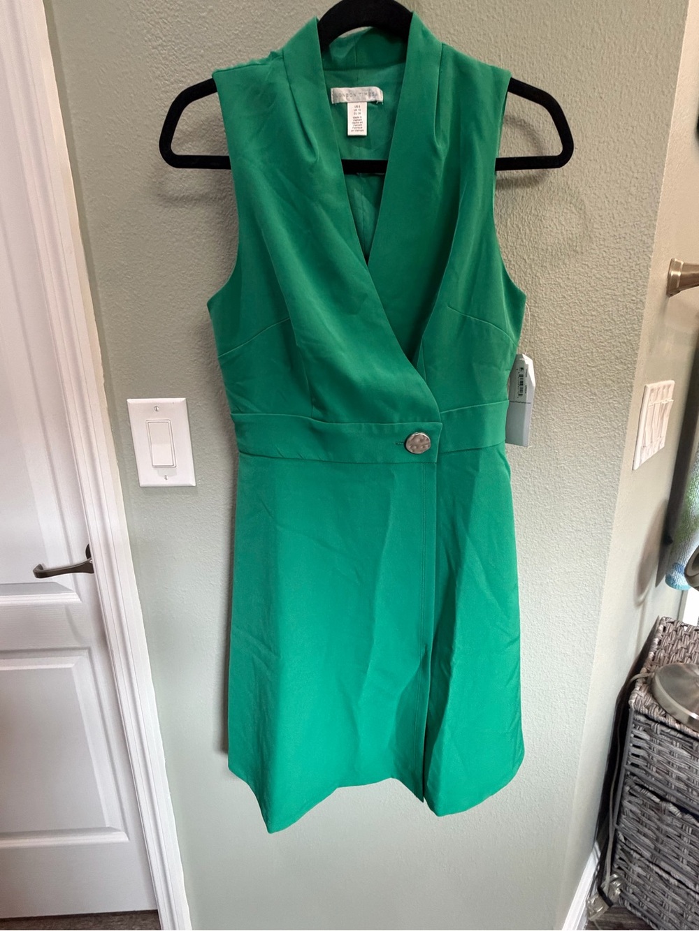 NWT London Times Sleeveless Wrap Dress with Button